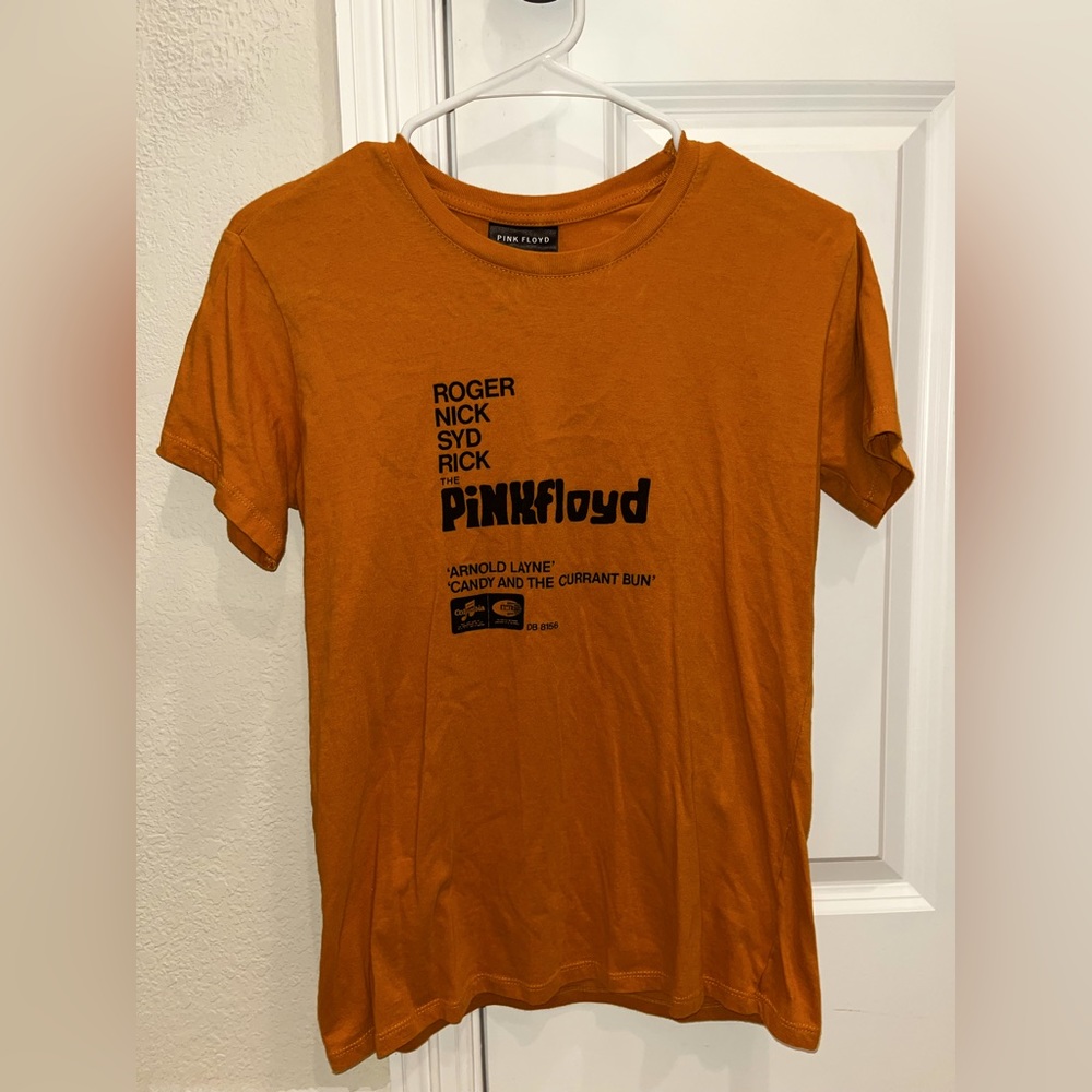 Hi! I am selling this Pink Floyd, dark mustard t-shirt.